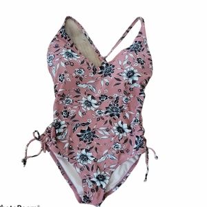 Kona Sol one piece swimsuit size medium